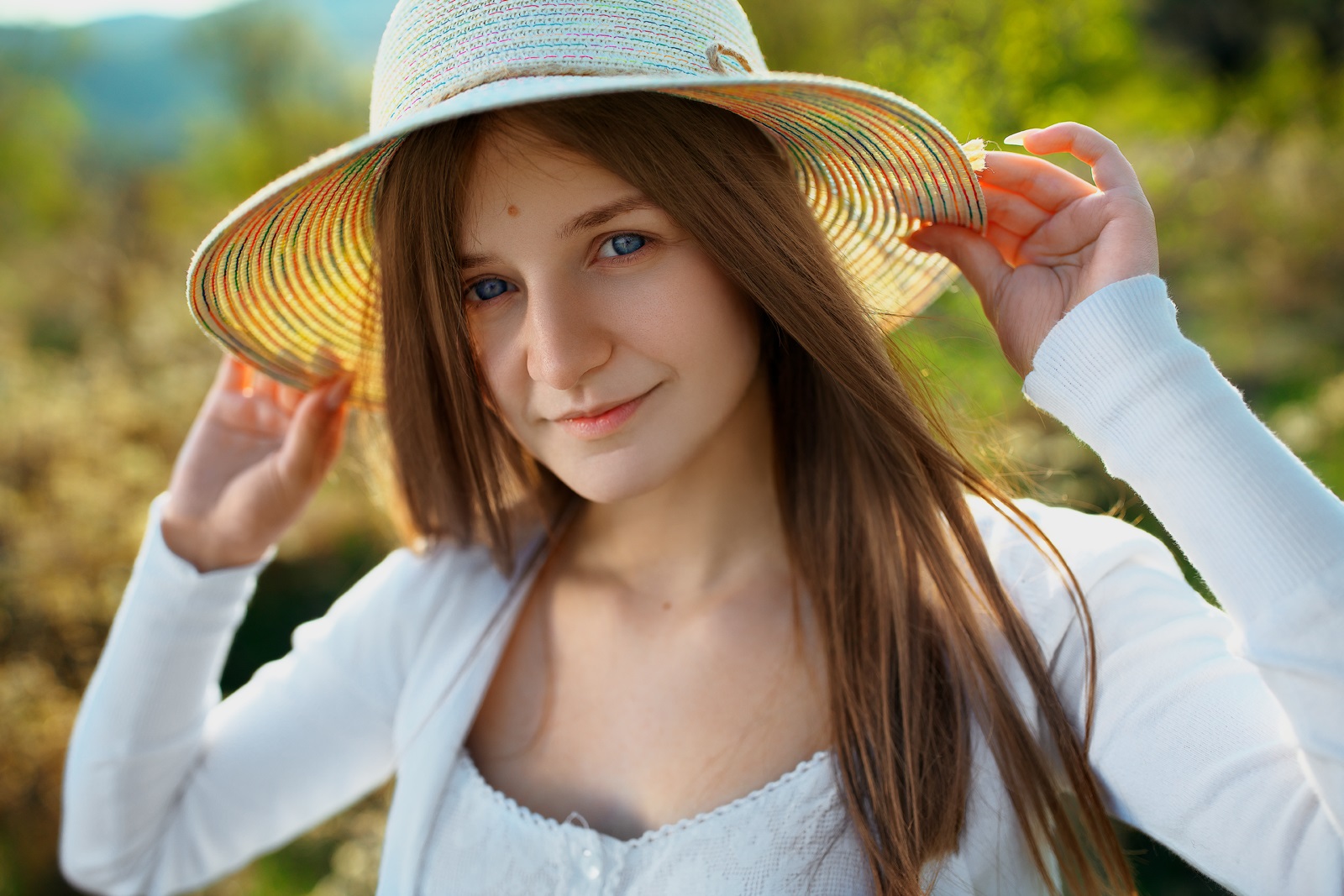 White hat 1600px
